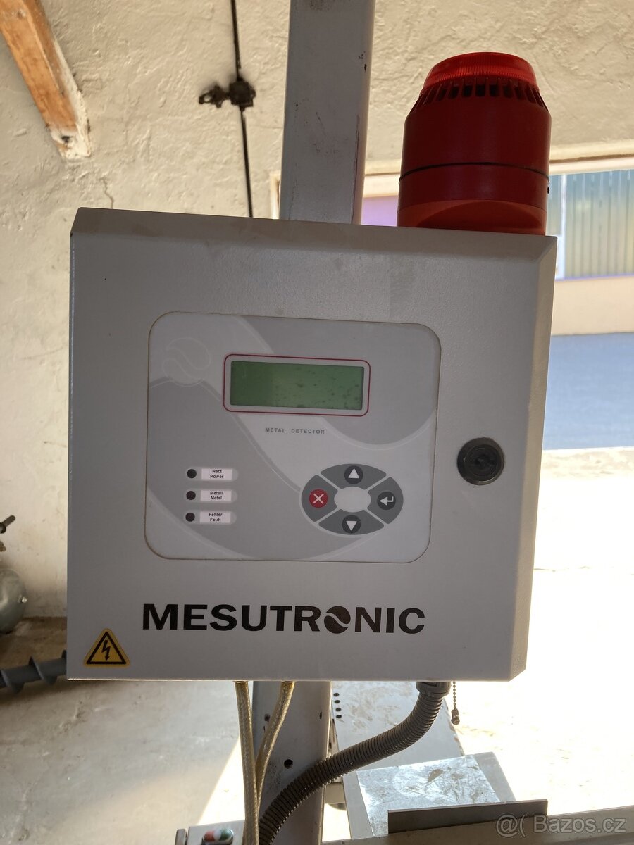 Magnetický detektor kovů v materiálech MESUTRONIC - levně