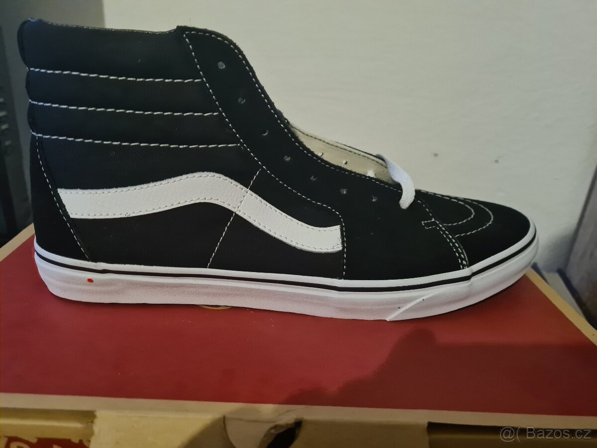 Černé semišové kotníkové boty VANS Sk8-Hi