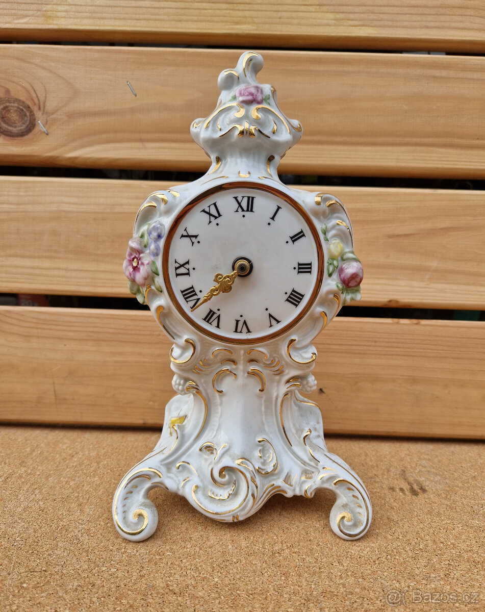 porcelánové hodiny Belinda zn. Royal Dux Bohemia