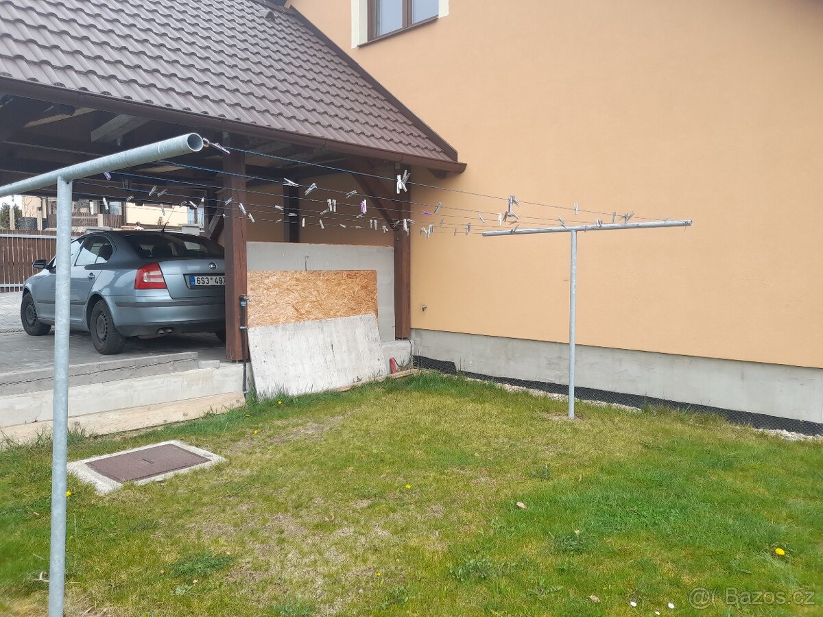 Kovový věšák na prádlo