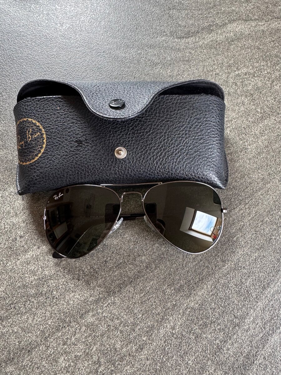 Ray Ban brýle.