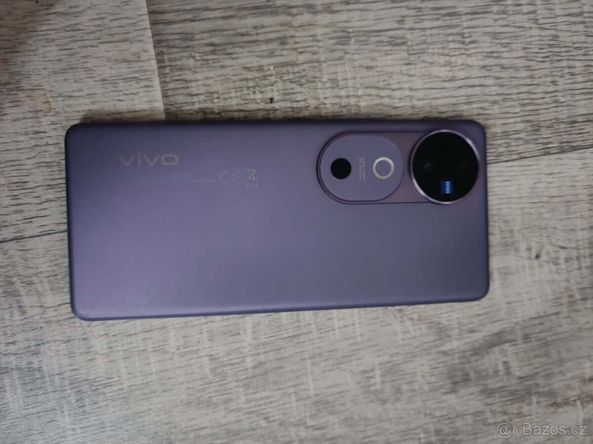 Vivo V40