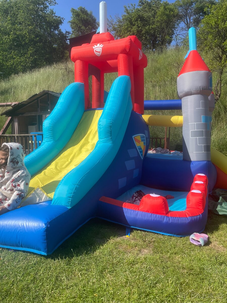 Prodám skákací hrad