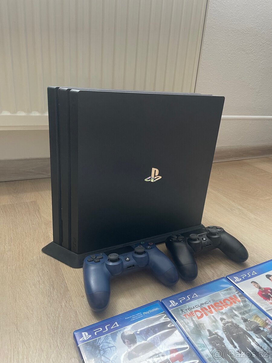 PS4 Pro + dva ovladače + 6 her + stojan