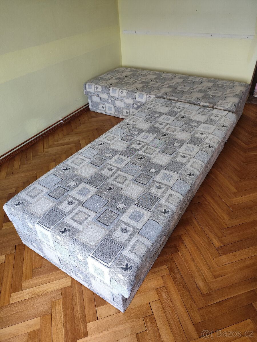 Postel s úložným prostorem