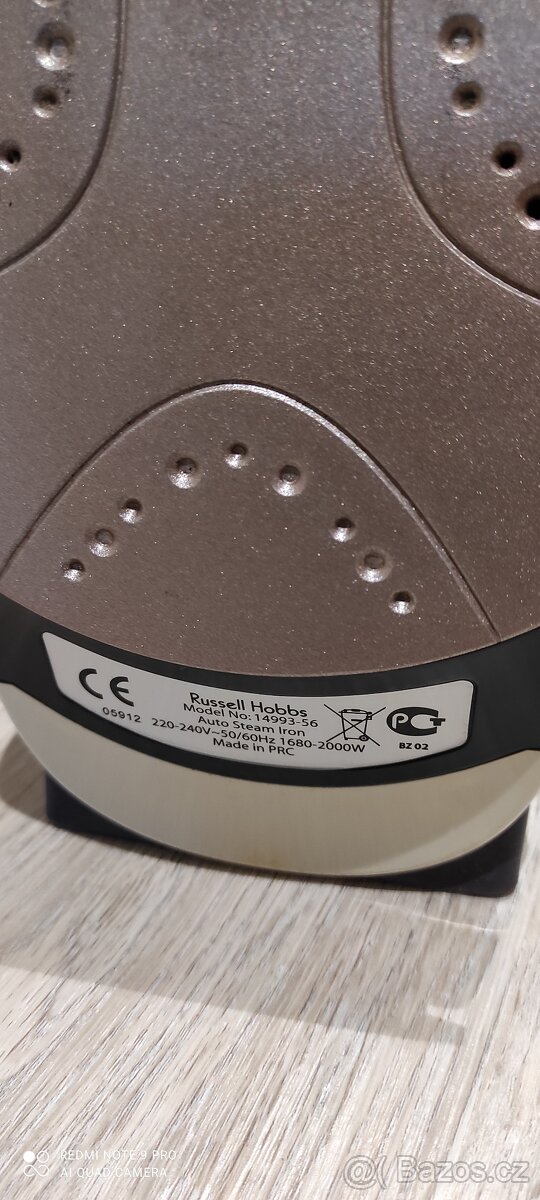 Napařovací žehlička Russell Hobbs