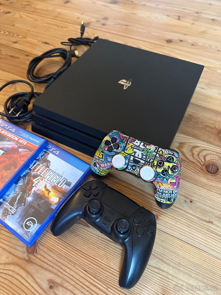 Playstation 4 PRO + hry + 2 ovladače