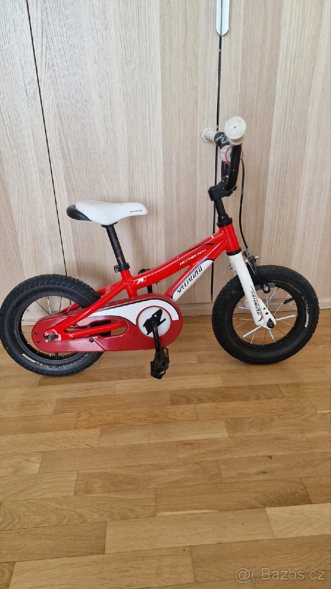 Specialized Hotrock 12 dětské kolo přídavná kolečka