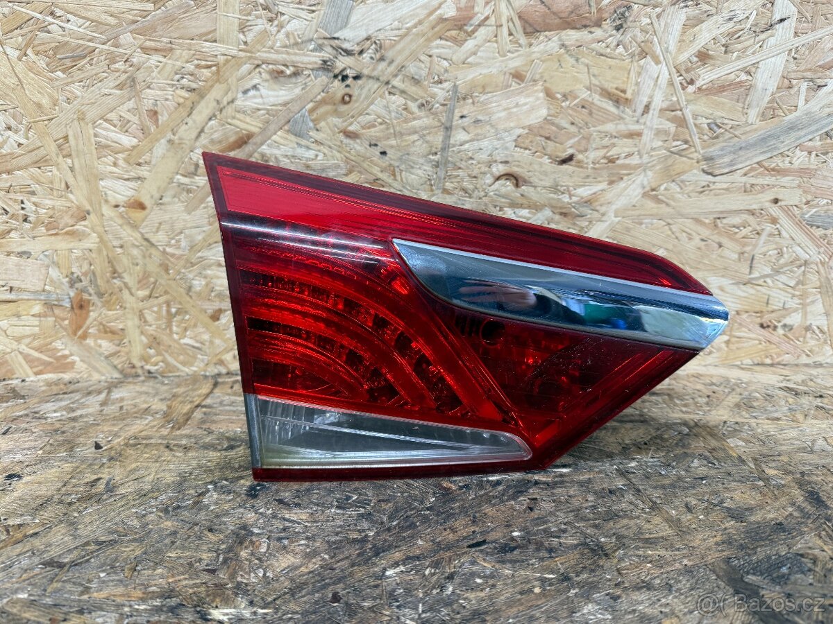 LEVÉ VNITŘNÍ SVĚTLO PÁTÝCH DVEŘÍ HYUNDAI I40 KOMBI
