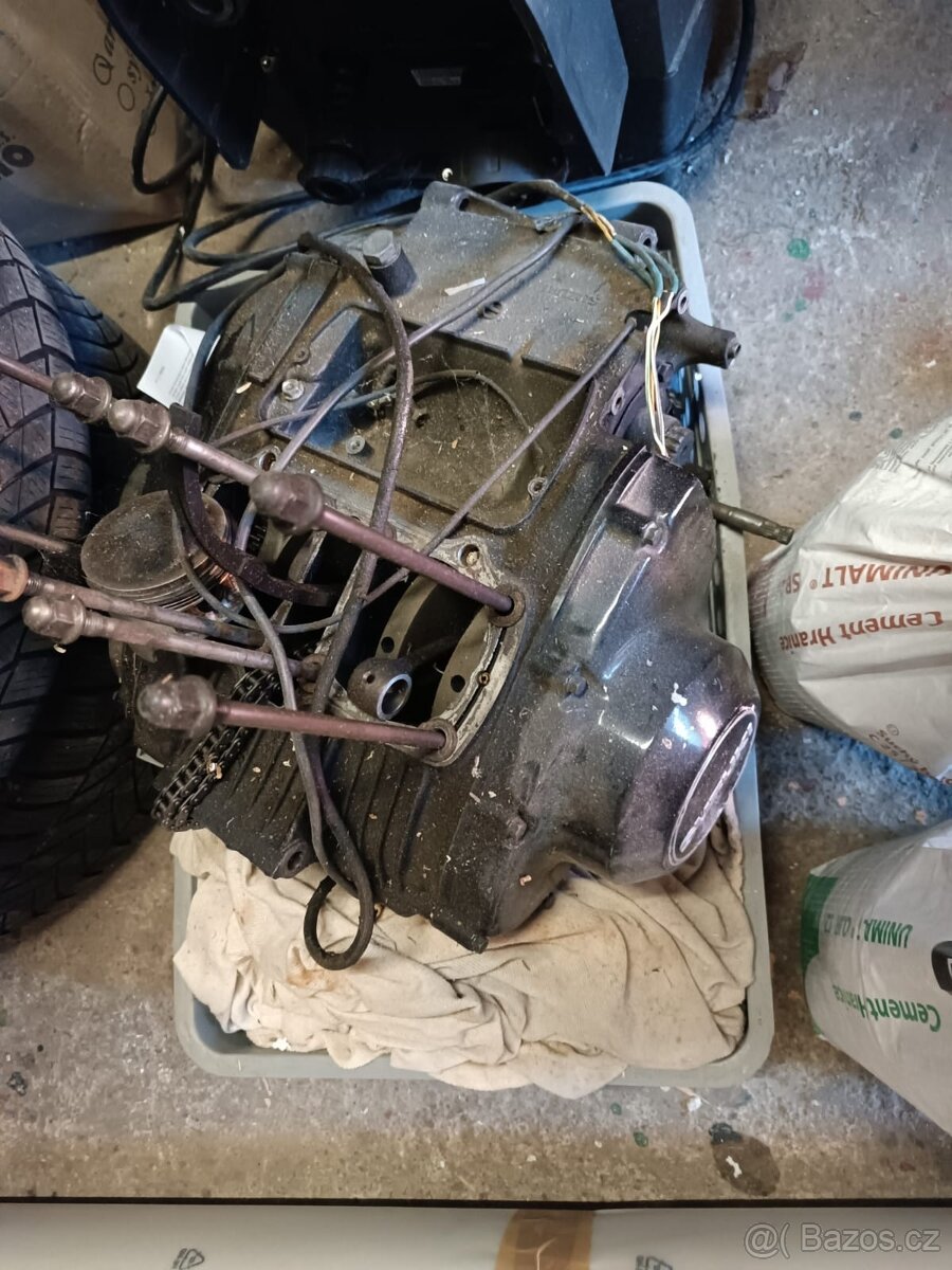 Motor Suzuki GS500E