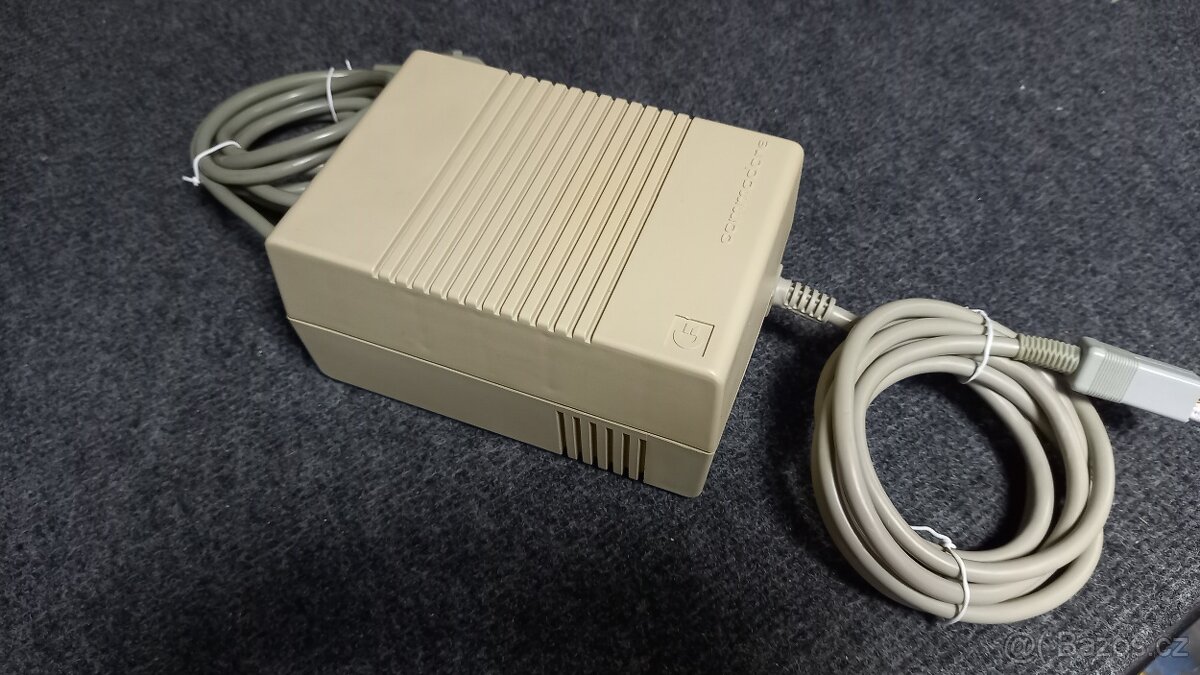 Napájecí zdroj k Amiga 500, rok 1987, neporušená plomba