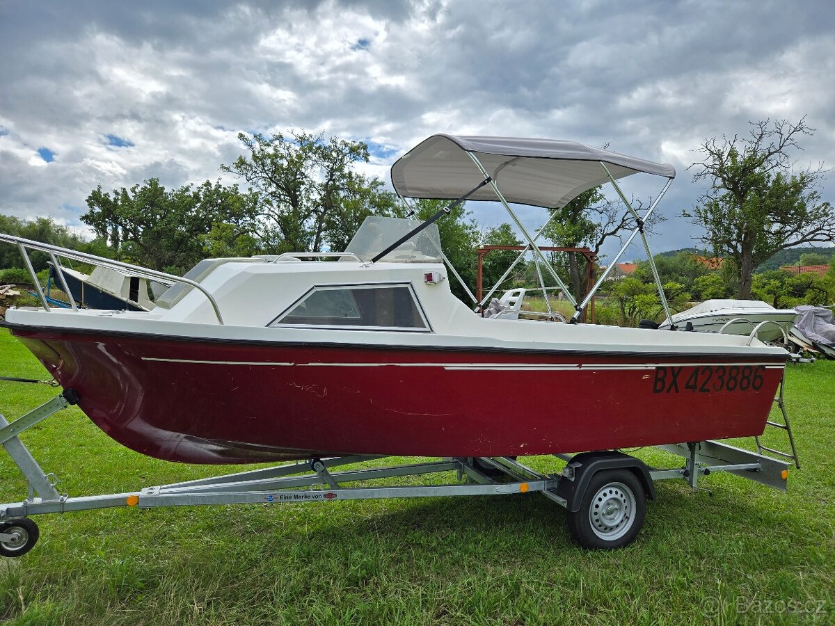 Kajutova lod 5x2m, vlek, motor 5-50, 4 motory