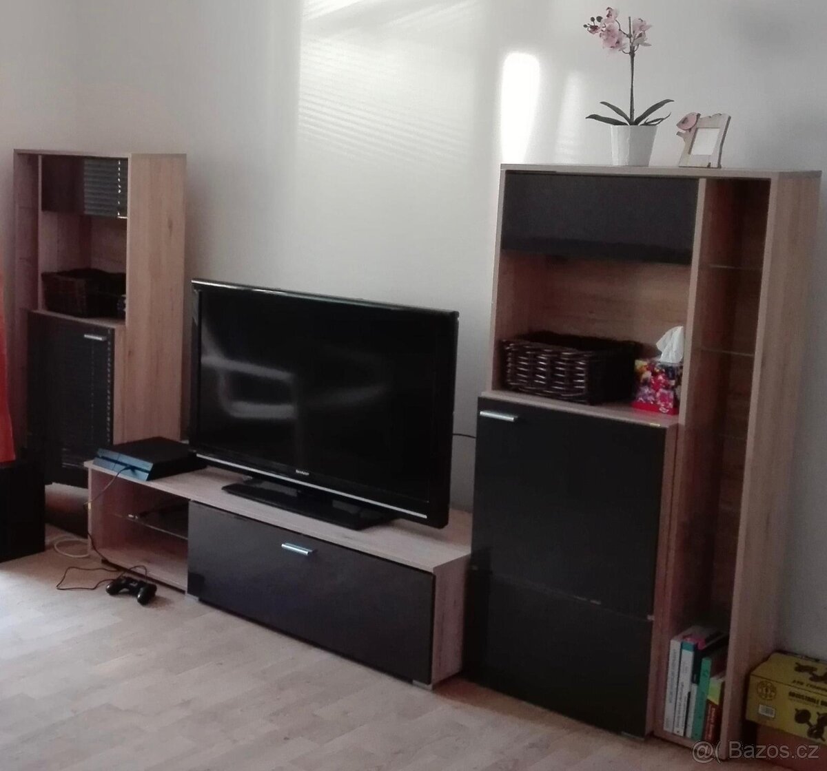 Prodám malou obývací stěnu s komodou