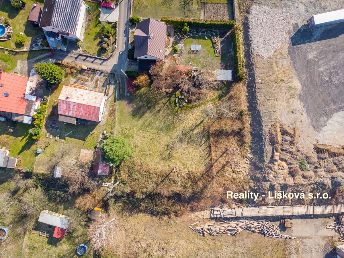 Stavební pozemek určený k výstavbě RD, obec Valtířov