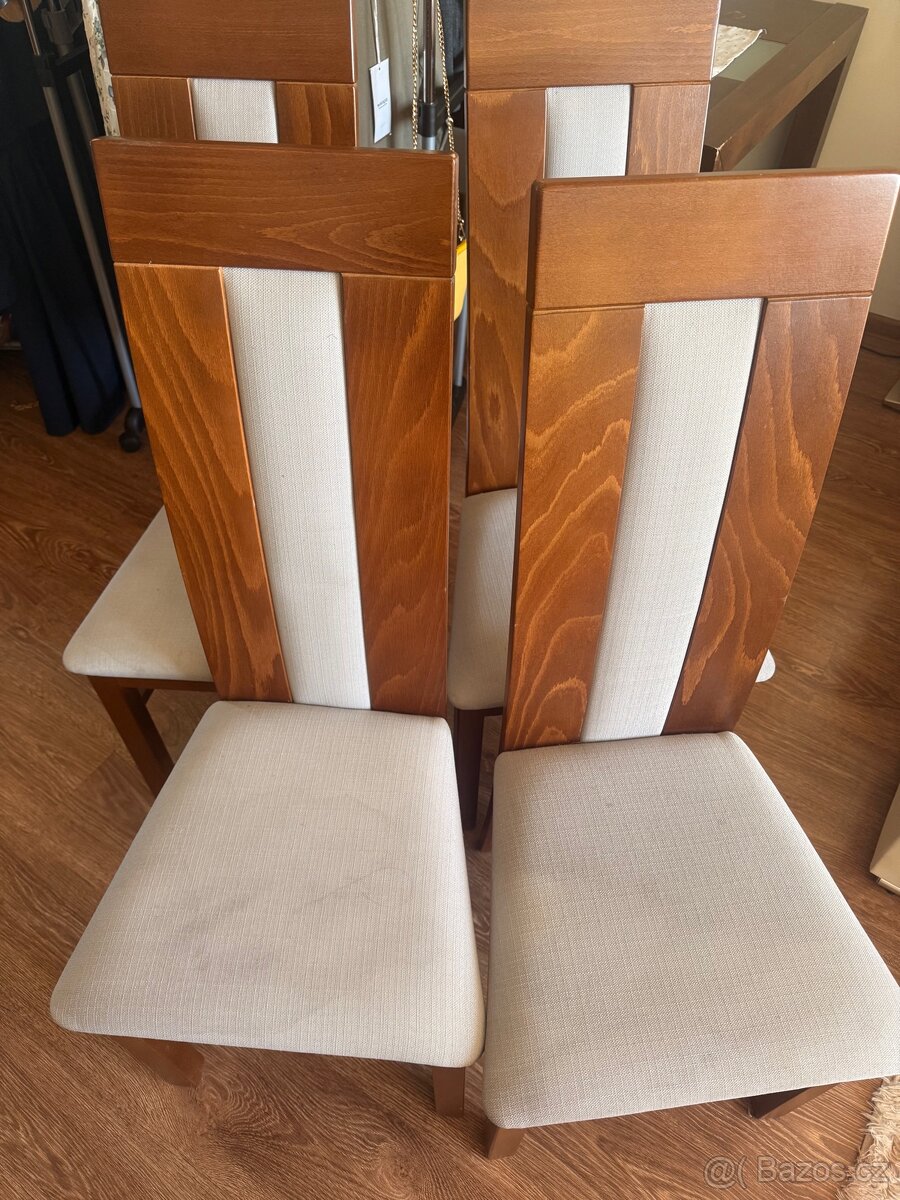 Jídelní stůl se židlemi