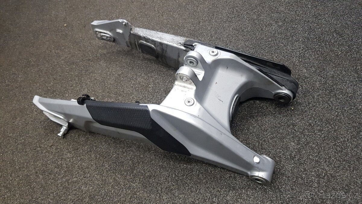 APRILIA RS 660 EXTREMA KYVNÁ VIDLICE