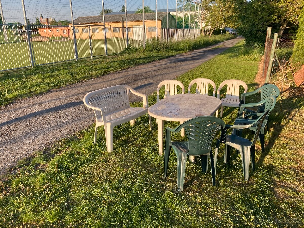 Prodám plastový zahradní nabytek