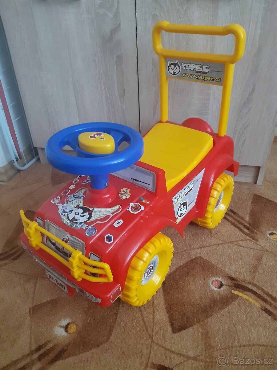 Odrážedlo plastové auto