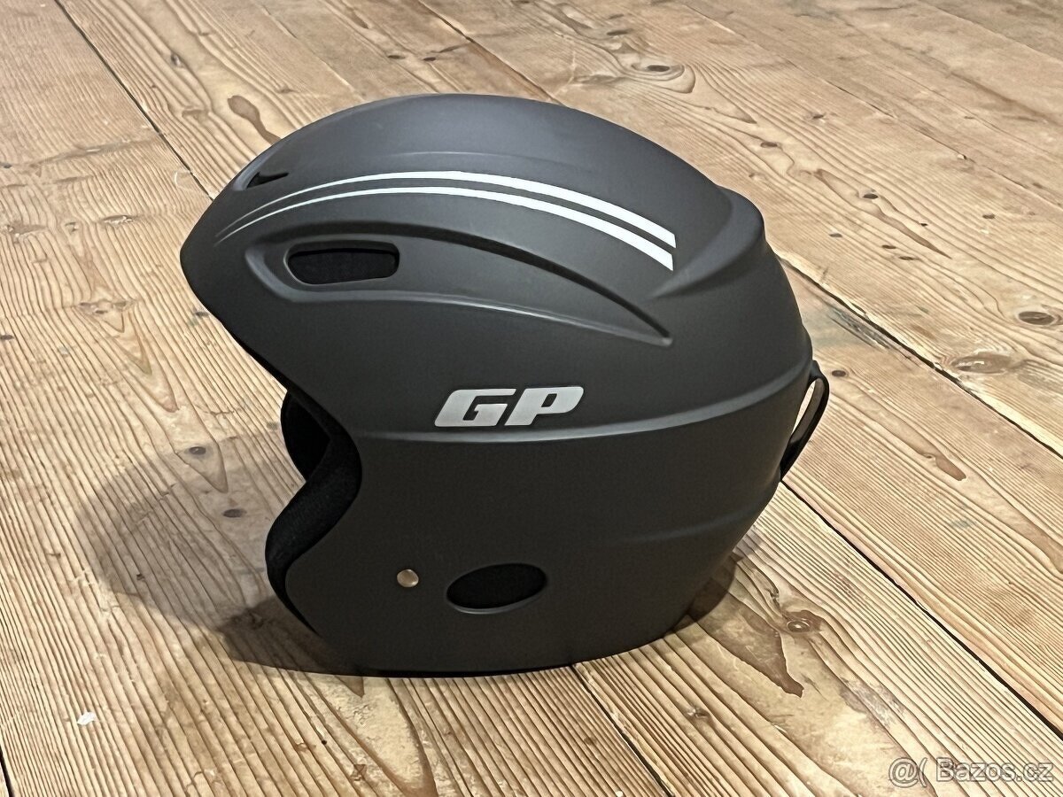 dětská lyžařská helma Enemy GP vel. XS a S