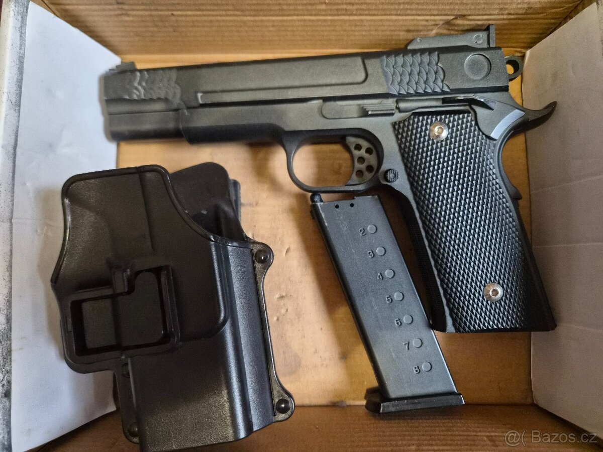 Manuální airsoftová zbraň  1911