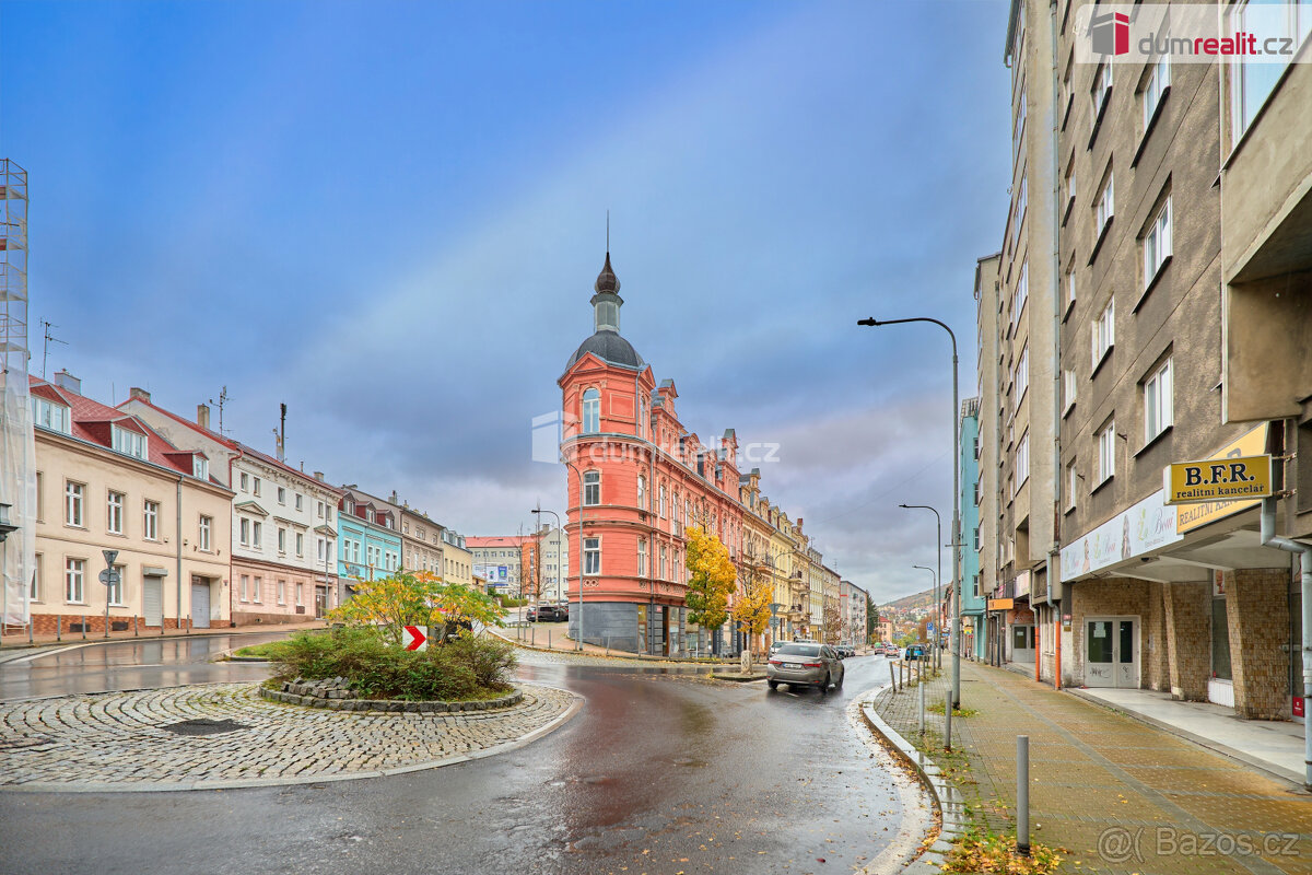 Prodej bytového domu s obchodními prostory v Karlových Varec