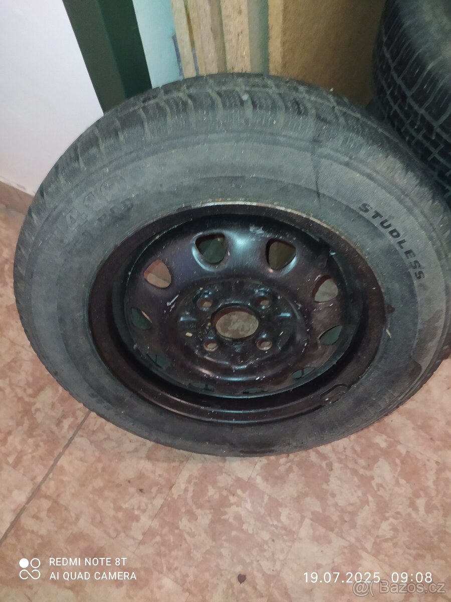 Škoda Felicia - Prodám pneumatiky zimní gumy.