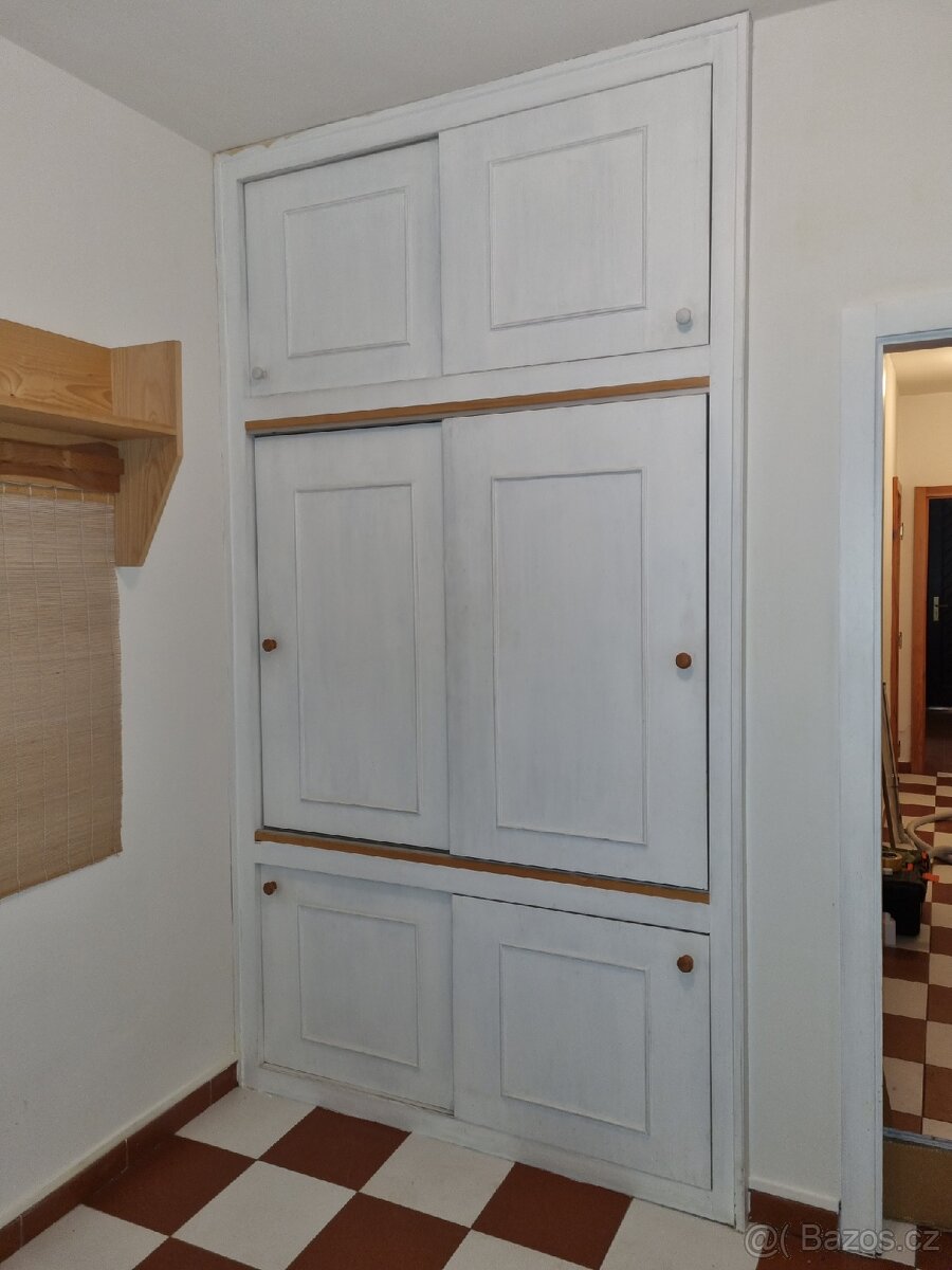 Zabudovaná skříň