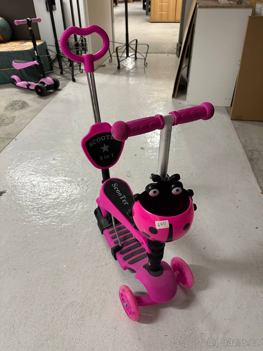 Dětská koloběžka 5v1 – růžová, s vodící tyčí