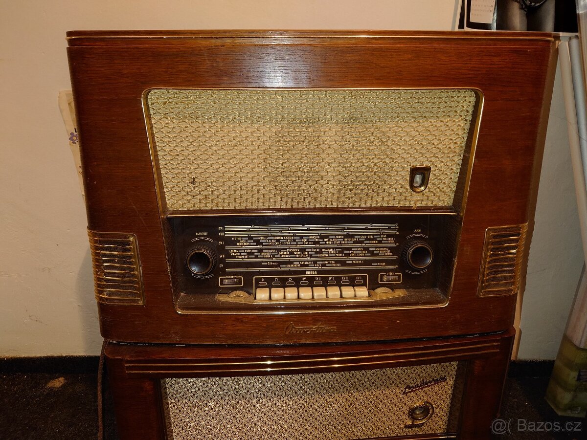 Velké staré Gramorádio rádio Tesla Ouvertura 1004A