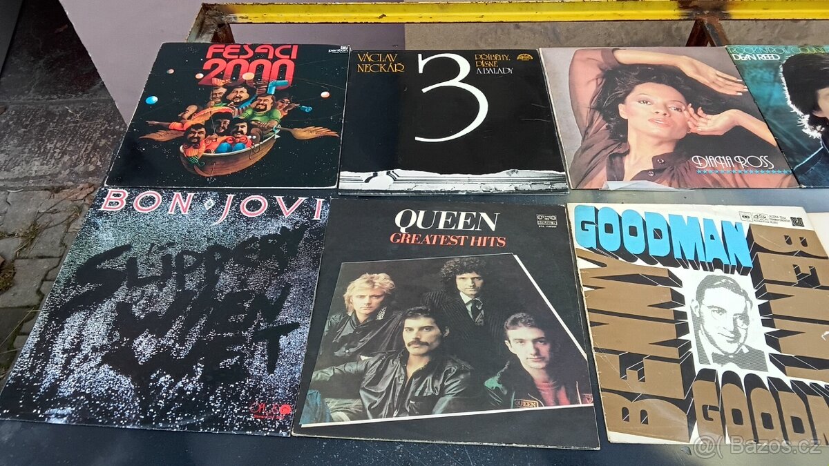 Lp desky různé žánry množství 300 ks.