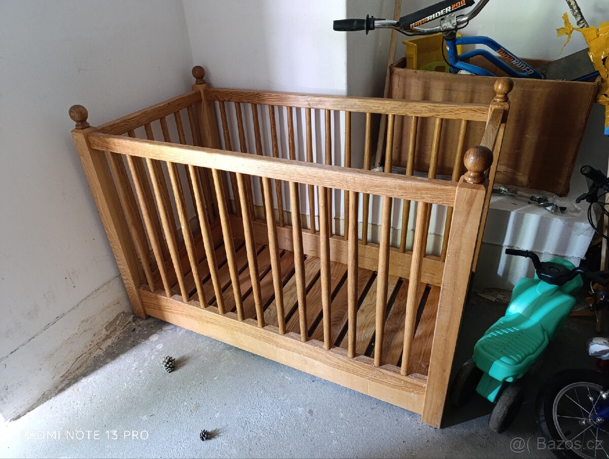 Dřevěná postýlka masiv dub