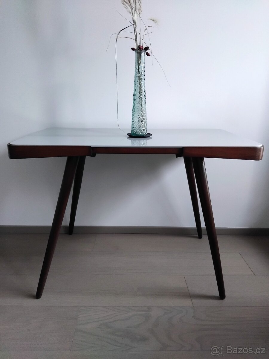 Konferenční stolek Jiroutek