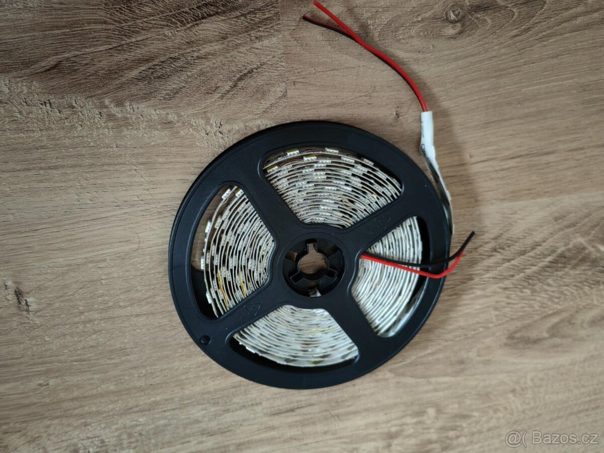 LED pásek barva modrá 5m