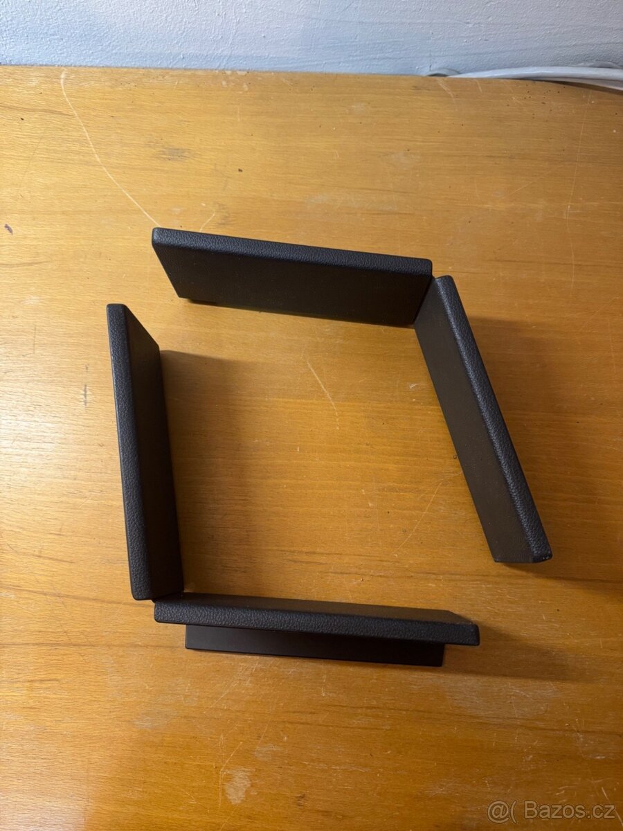 Škoda fixační element do kufru 5E5.867.574 - nový