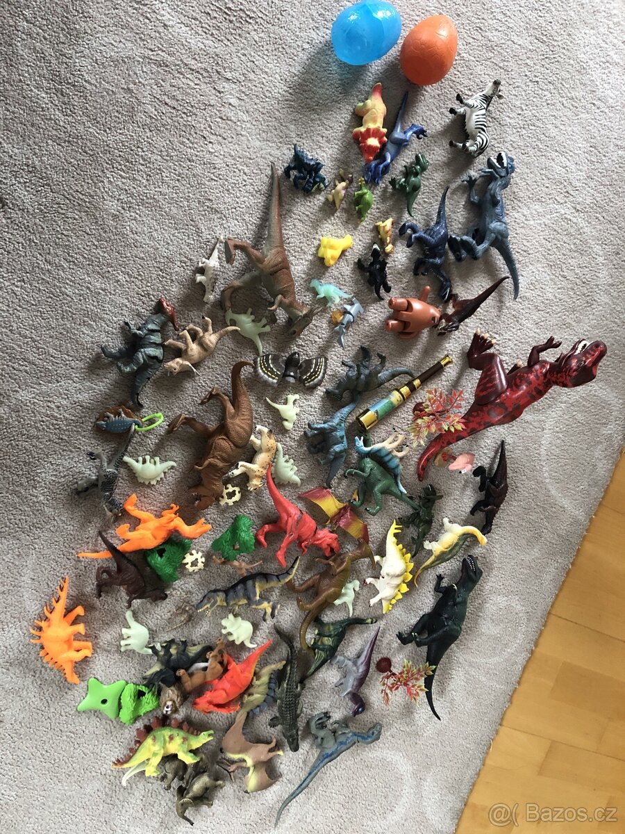 Figurky dinosaurů a zvířátek