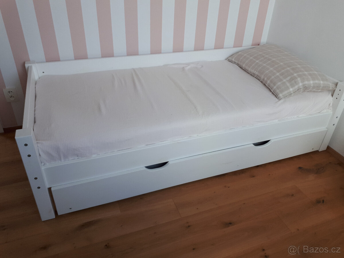 Masivní nová postel - borovice