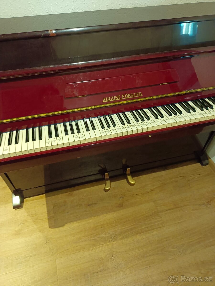 ČERVENÉ Piano AUGUST FÖRSTER