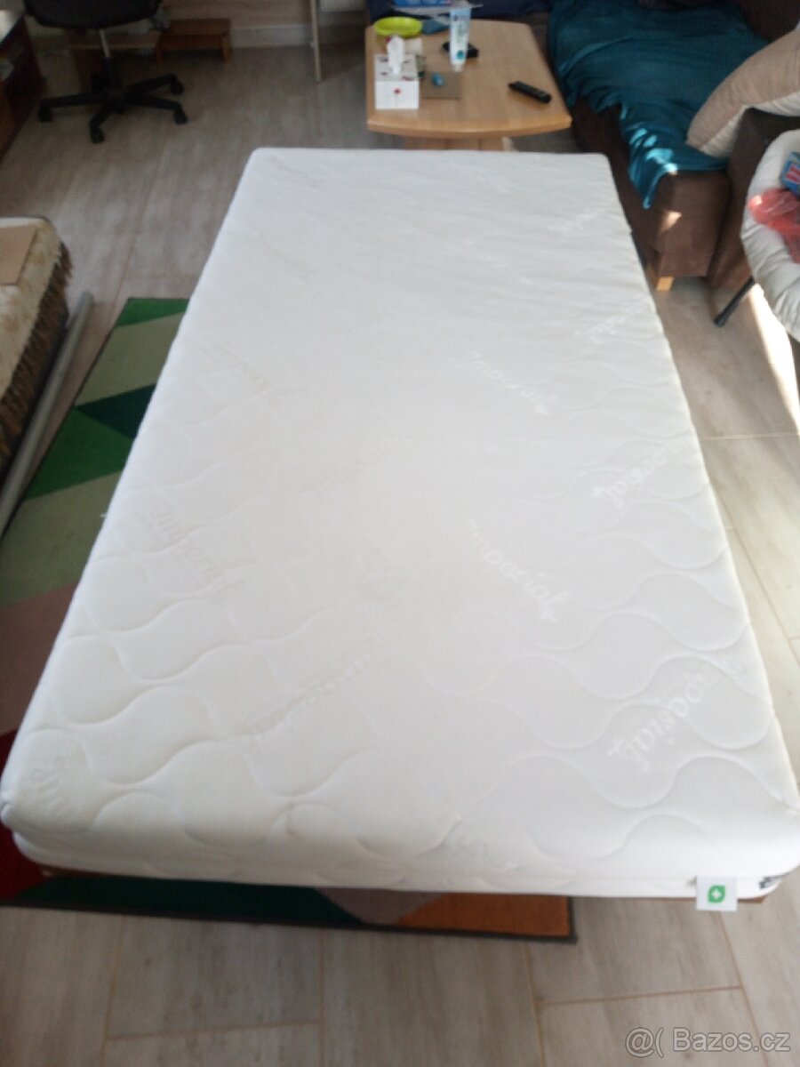Postel 100x200cm + matrace