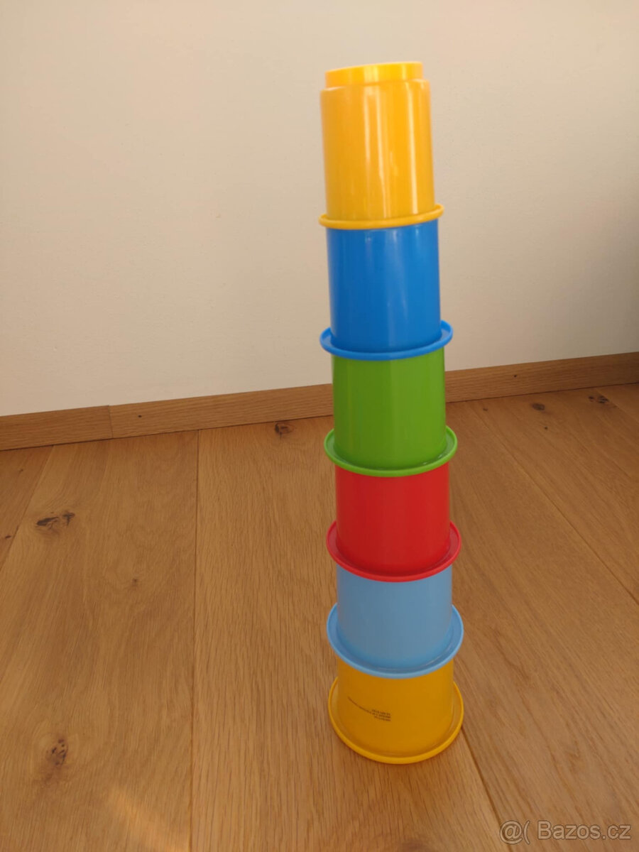 Barevná skládačka pyramida