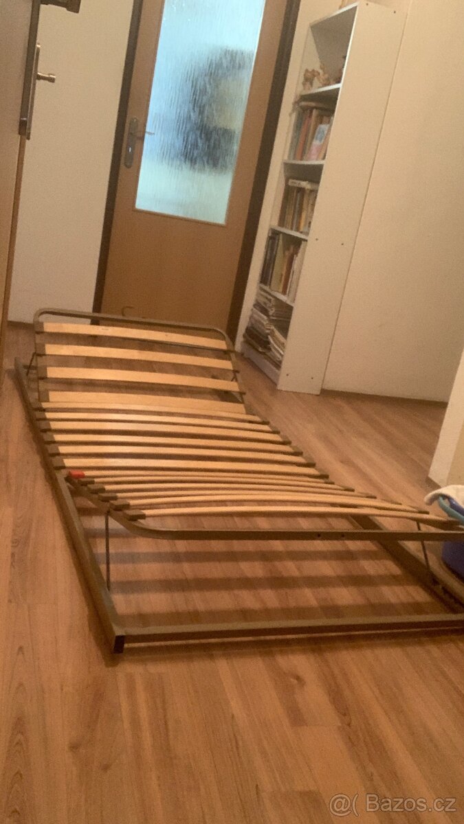 Polohovatelný rošt
