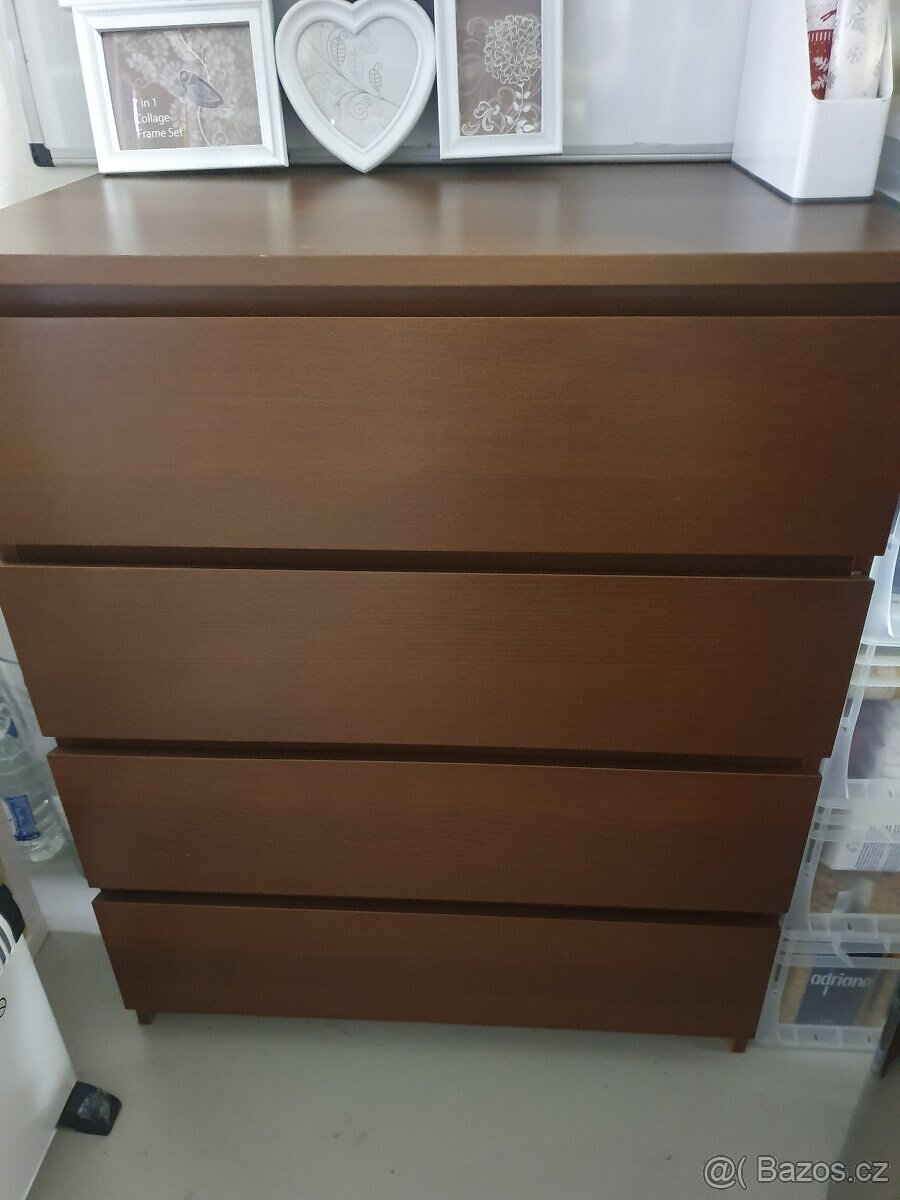 Rozměry: šířka 80cm, hloubka 49cm, výška 100cm