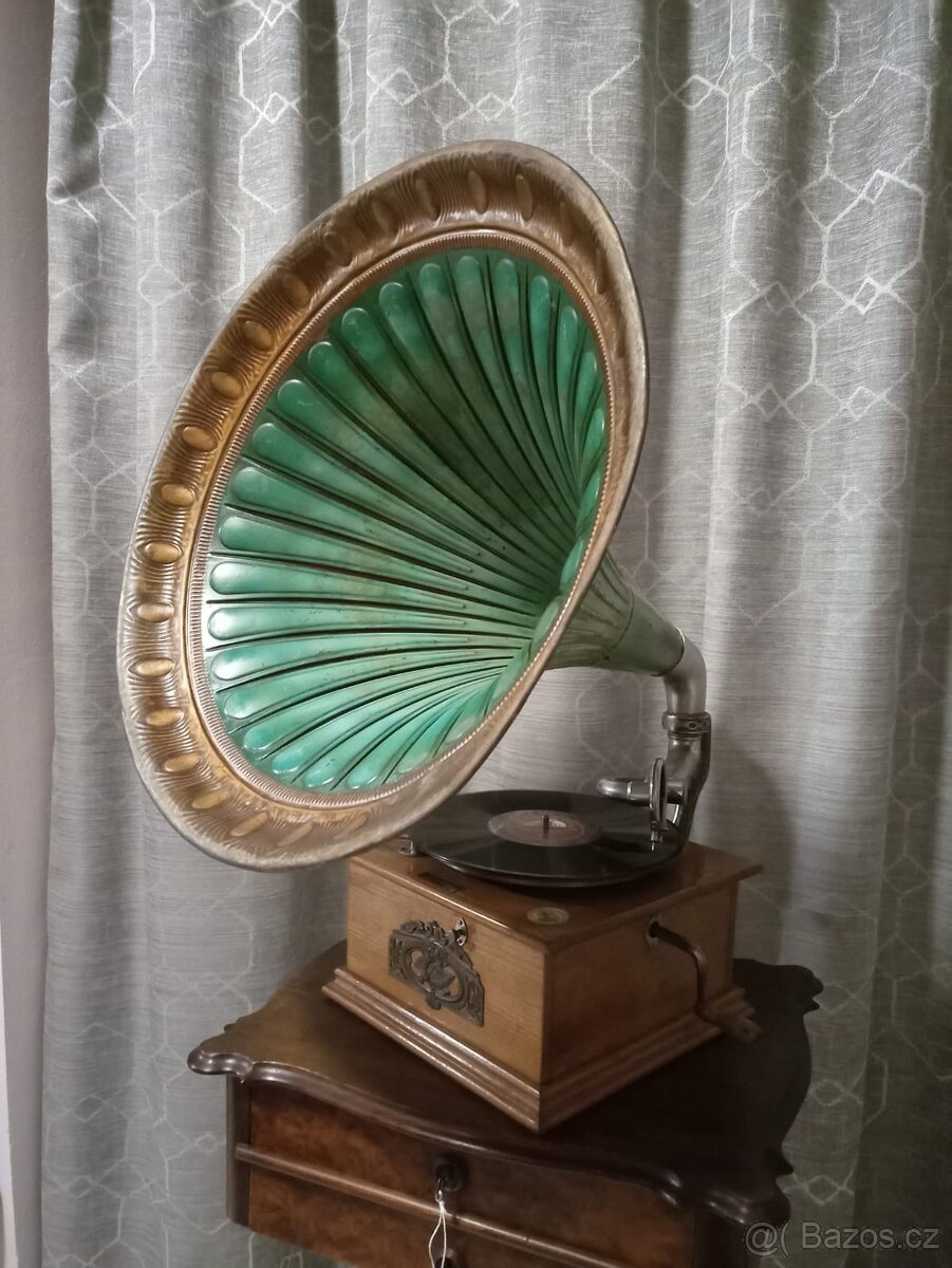 Gramofon s troubou