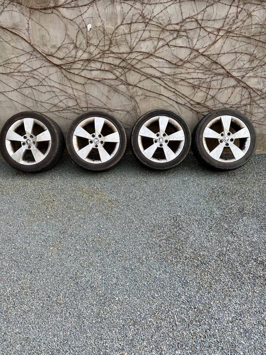 Sada alu 17"disků Škoda plus pneumatiky 225/45R17 91W
