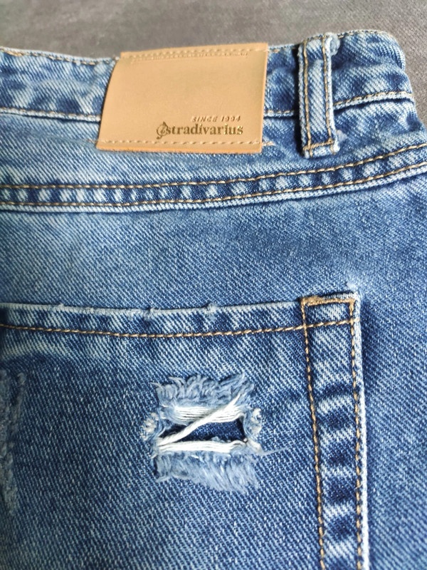 Stradivarius Ripped džíny MOM