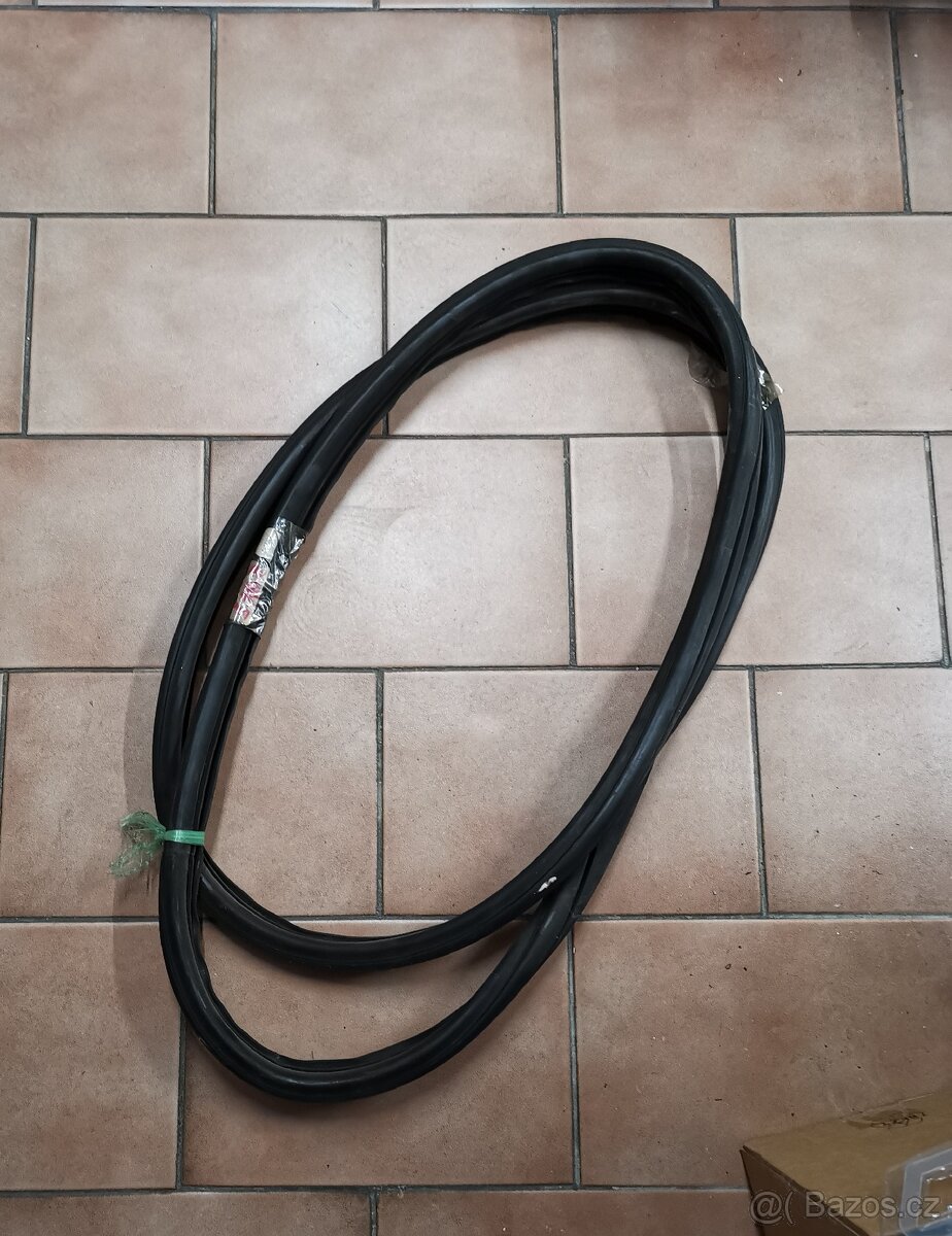 Těsnění zadního okna Škoda 110R