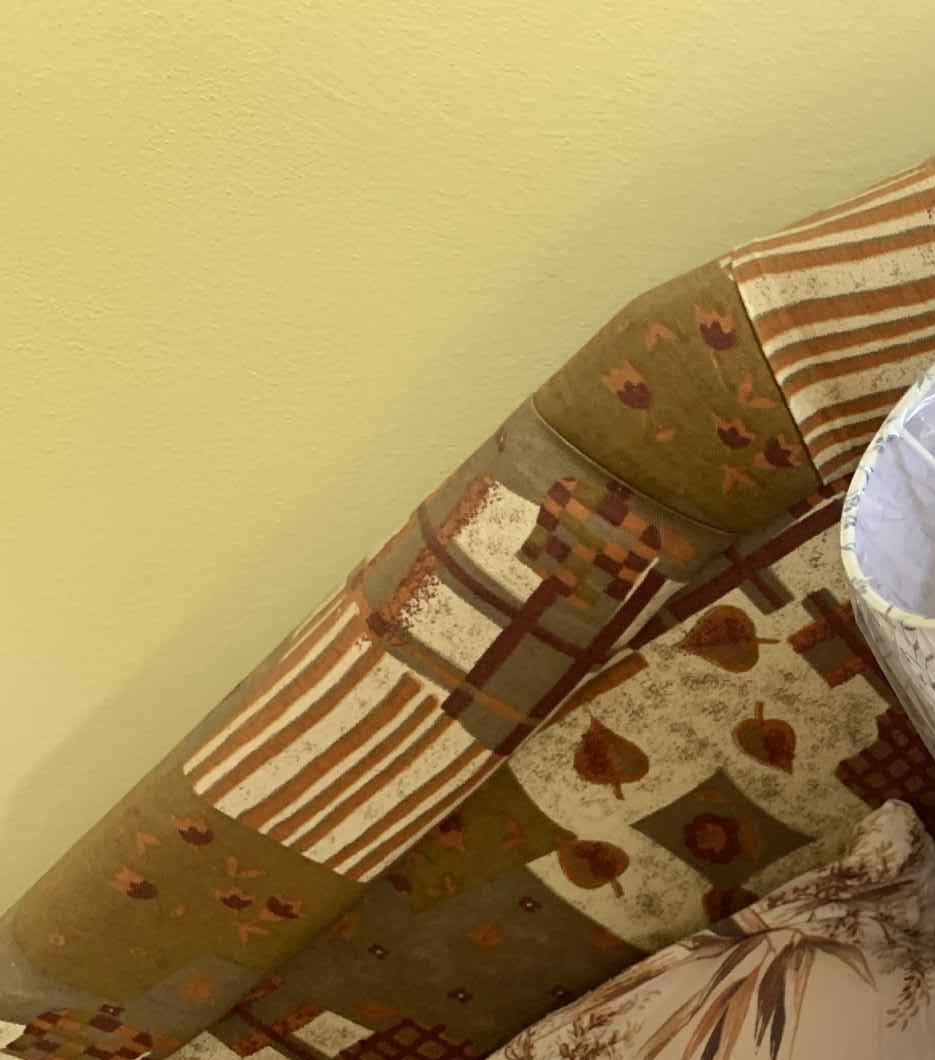Čalouněná manželská postel s úložným prostorem a čelem