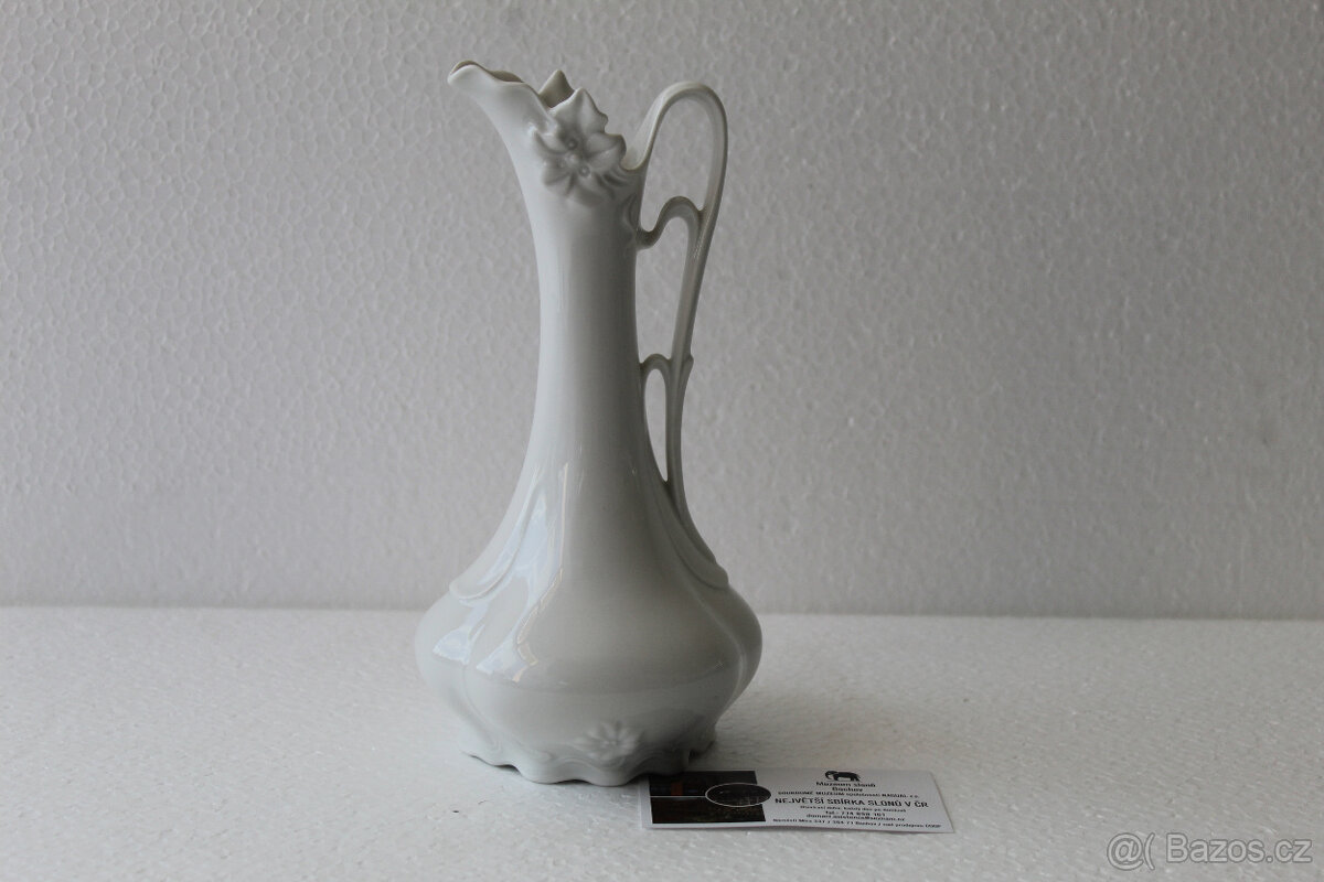 Royal Dux Bílá porcelánová váza, karafa, konvička