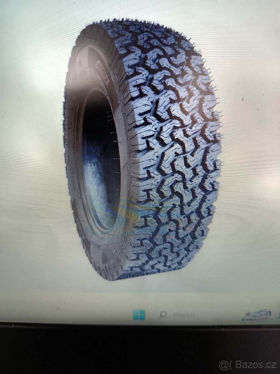 Prodám dvě pneu 215 /65 R16