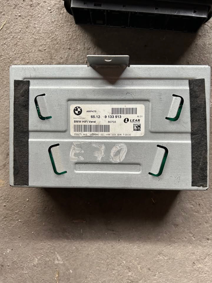 Zesilovač z BMW X5 E70