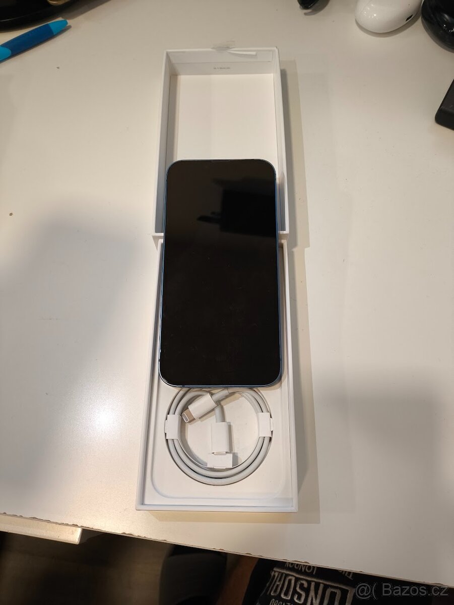 Apple iPhone 13 128GB Blue, pěkný stav, 72% baterie
